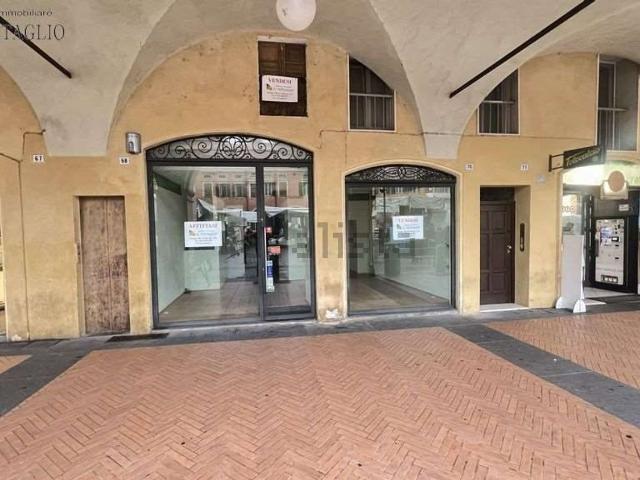 Locale Commerciale in affitto a Unione dei comuni del Distretto Ceramico, Sassuolo