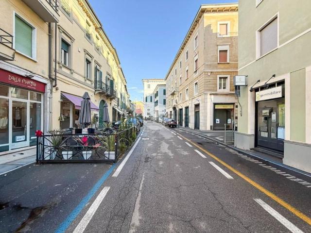 Locale Commerciale in affitto a Zona Centro, Brescia
