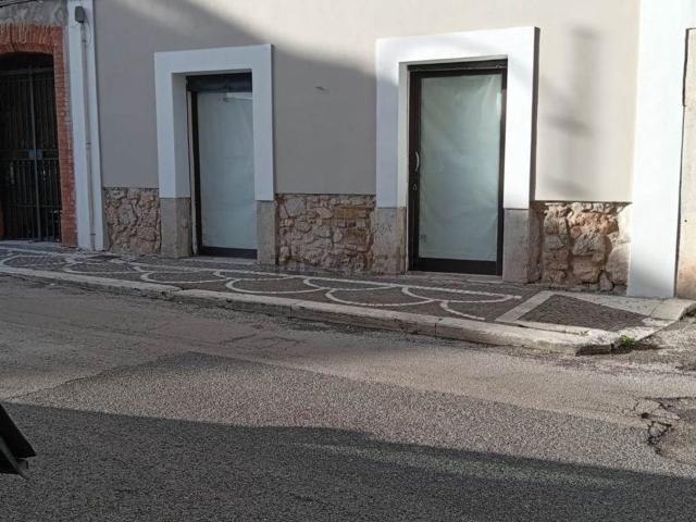 Locale Commerciale in affitto a Serapo, Gaeta