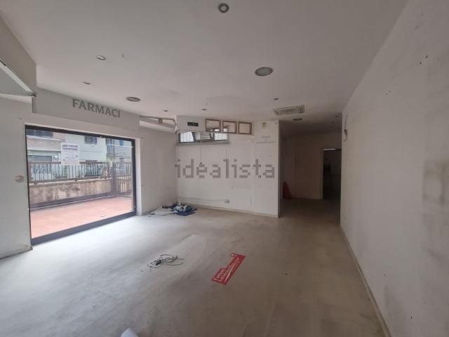Locale Commerciale in affitto a Avellino, Campania