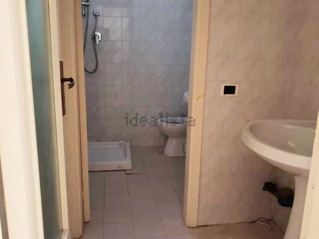 Locale Commerciale in affitto a San Giacomo, Marche