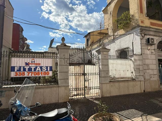 Locale Commerciale in affitto a Santa Maria Capua, Campania