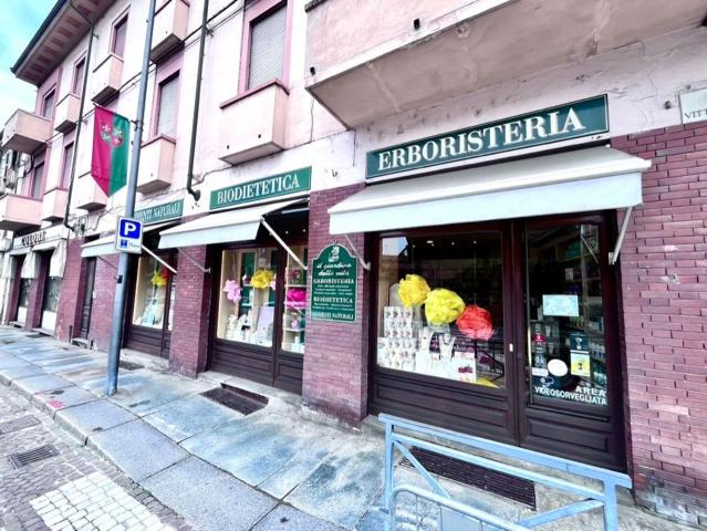 Locale Commerciale in affitto a Piemonte, Asti
