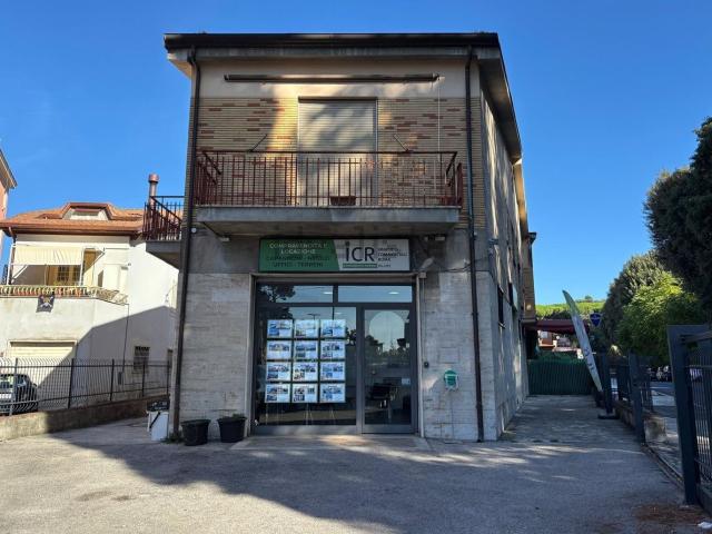 Locale Commerciale in affitto a Roma Capitale, Lazio