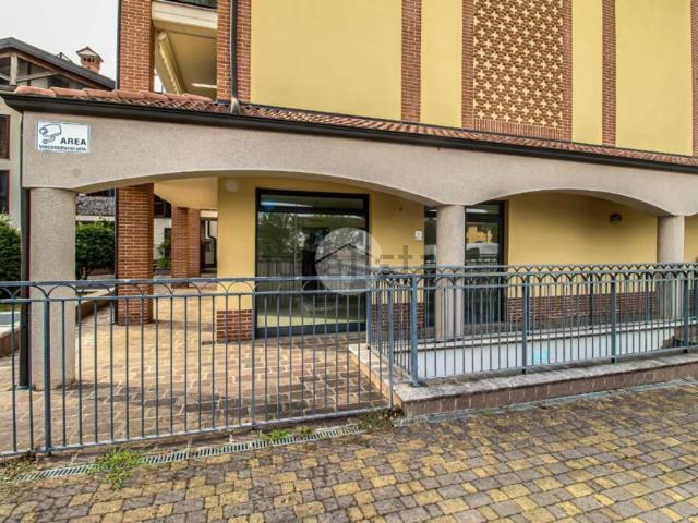 Locale Commerciale in affitto a Comazzo, Lombardia