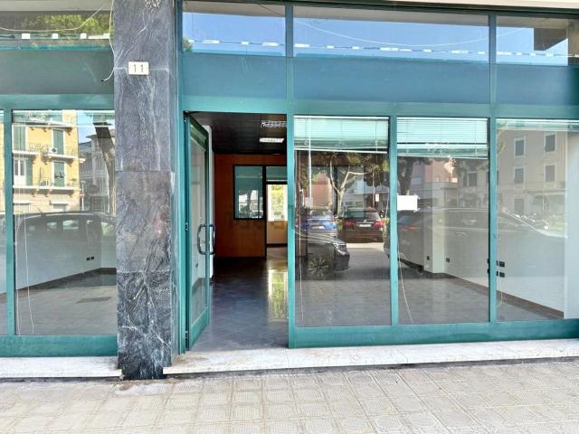 Locale Commerciale in affitto a Sestri Levante, Liguria