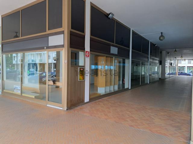 Locale Commerciale in affitto a Monteortone, Abano Terme