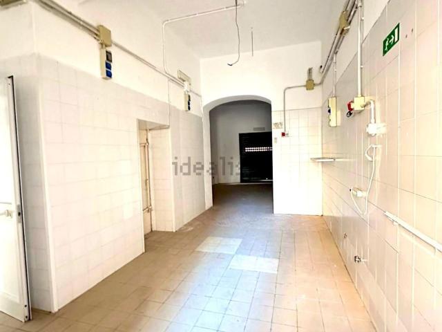 Locale Commerciale in affitto a Imperia, Liguria