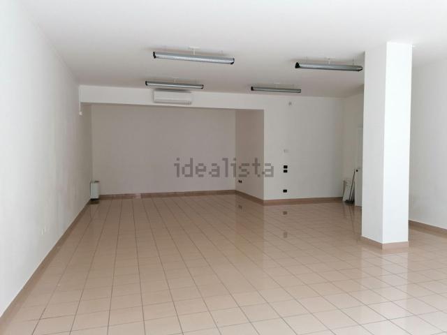 Locale Commerciale in affitto a Cadoneghe, Mejaniga