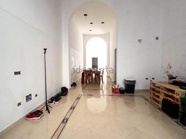 Locale Commerciale in affitto a Puglia, Taranto