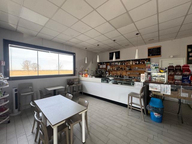 Locale Commerciale in affitto a Persico Dosimo, Lombardia