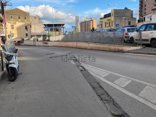 Locale Commerciale in affitto a III Circoscrizione, Palermo