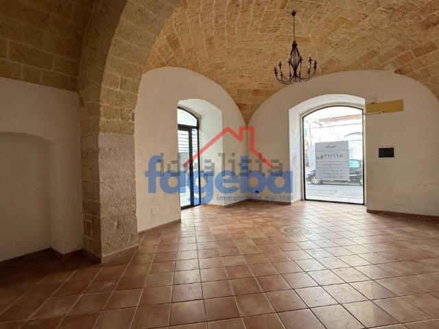 Locale Commerciale in affitto a Puglia, Barletta-andria-trani