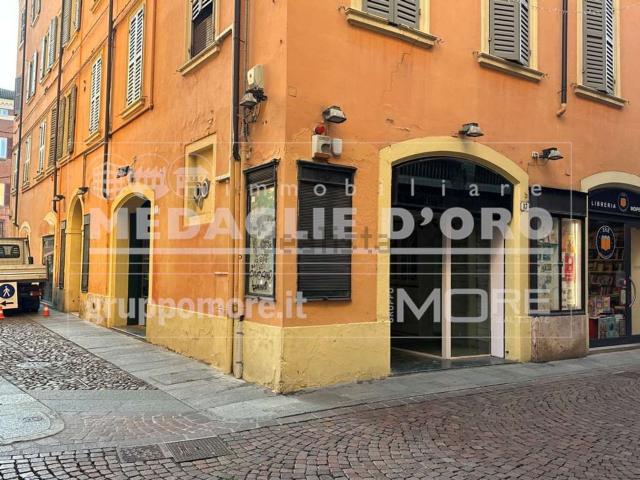 Locale Commerciale in affitto a Centro Storico, Modena
