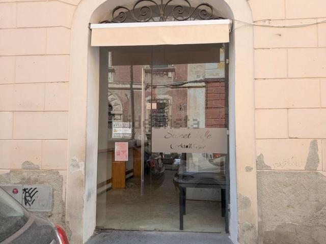 Locale Commerciale in affitto a San Carlo, Marina Di Massa