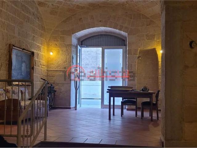 Locale Commerciale in affitto a Puglia, Barletta-andria-trani