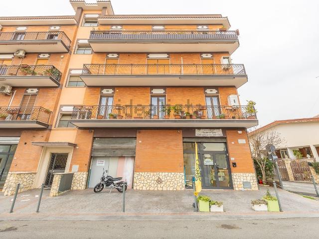 Locale Commerciale in affitto a Guidonia Montecelio, Roma Capitale
