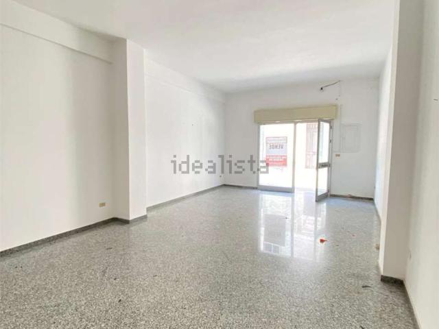 Locale Commerciale in affitto a Puglia, Lecce