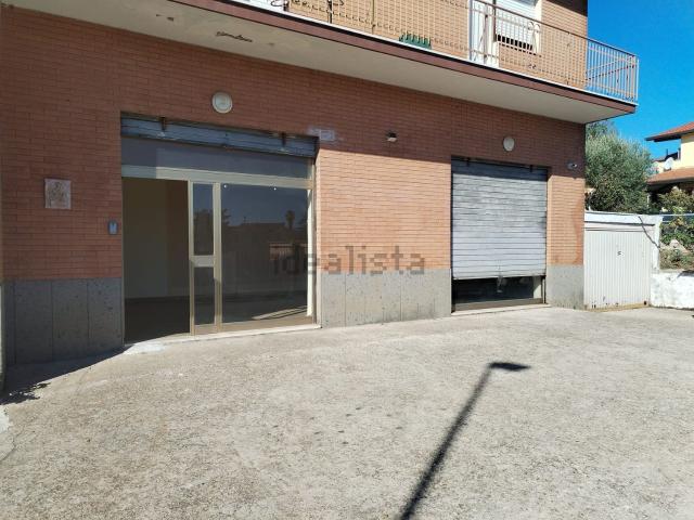 Locale Commerciale in affitto a Poggio, Aprilia
