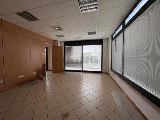 Locale Commerciale in affitto a Borgo Rivo, Terni