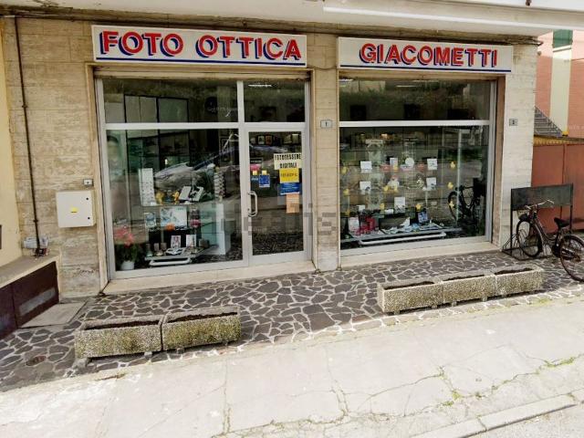 Locale Commerciale in affitto a Unione Terre e Fiumi, Reggio Emilia