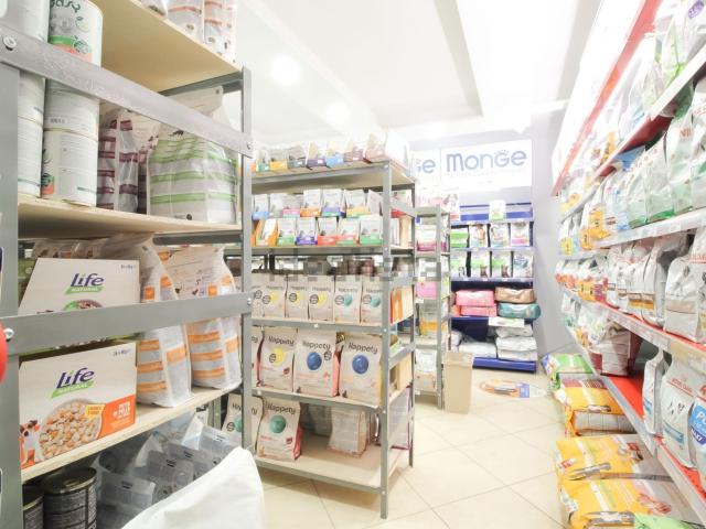 Locale Commerciale in affitto a Marano, Marche