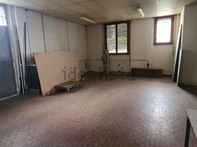 Locale Commerciale in affitto a Stra, Veneto