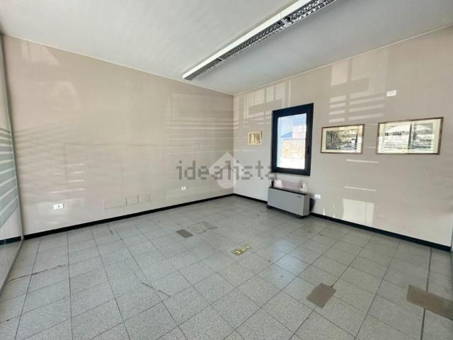 Locale Commerciale in affitto a Milzano, Lombardia