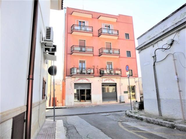 Locale Commerciale in affitto a Puglia, Taranto