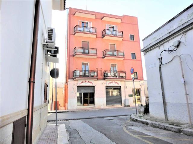 Locale Commerciale in affitto a Puglia, Taranto
