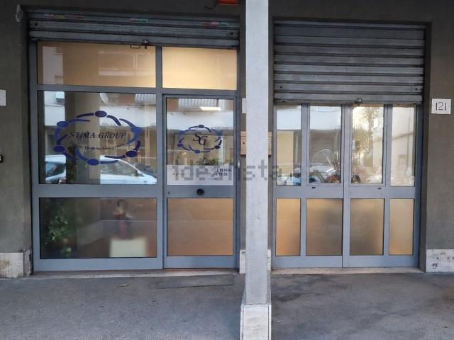 Locale Commerciale in affitto a Municipio Roma III, Roma Capitale