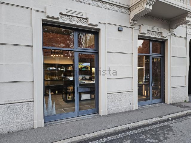 Locale Commerciale in affitto a Centro, Gallarate