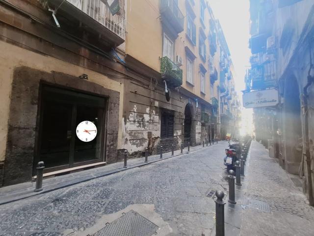 Locale Commerciale in affitto a Municipalità 1, Campania