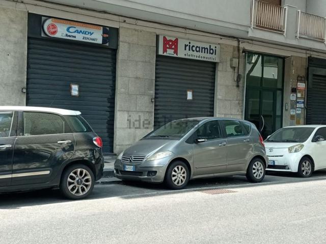 Locale Commerciale in affitto a IV Circoscrizione, Messina