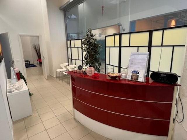 Locale Commerciale in affitto a Livorno, Toscana