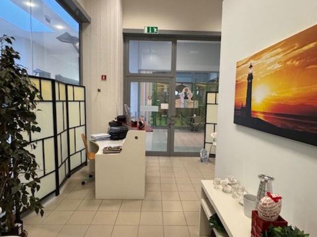 Locale Commerciale in affitto a Livorno, Toscana