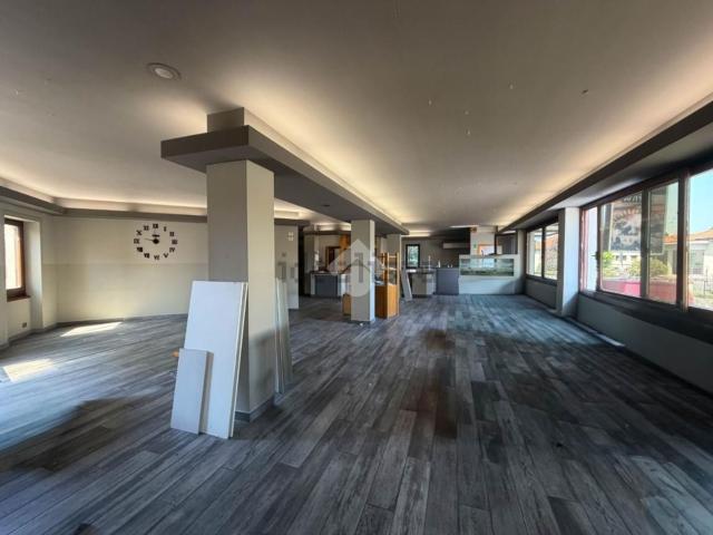 Locale Commerciale in affitto a Cassago Brianza, Lombardia