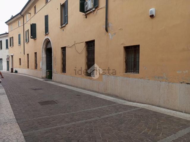 Locale Commerciale in affitto a Cellatica, Lombardia