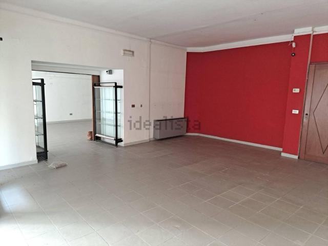 Locale Commerciale in affitto a Piemonte, Cuneo