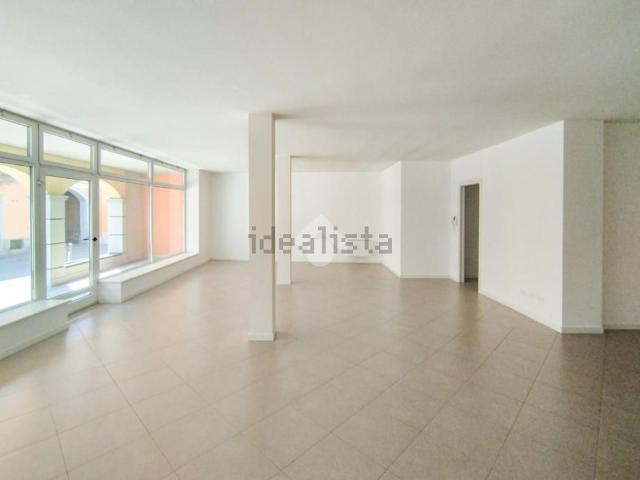 Locale Commerciale in affitto a Offanengo, Lombardia