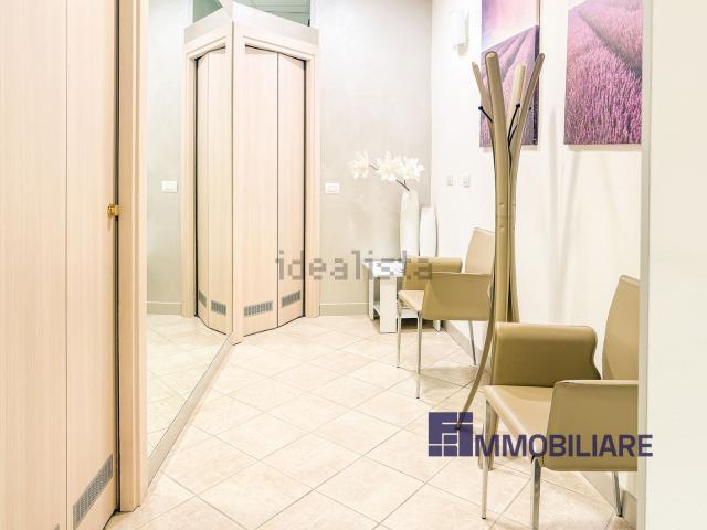 Locale Commerciale in affitto a Angera, Lombardia