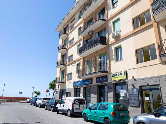 Locale Commerciale in affitto a Calabria, Catanzaro