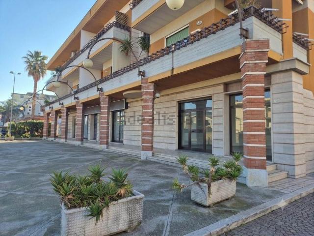 Locale Commerciale in affitto a Nocera Superiore, Campania