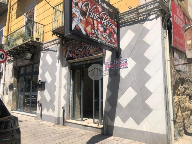 Locale Commerciale in affitto a Municipalità 4, Campania