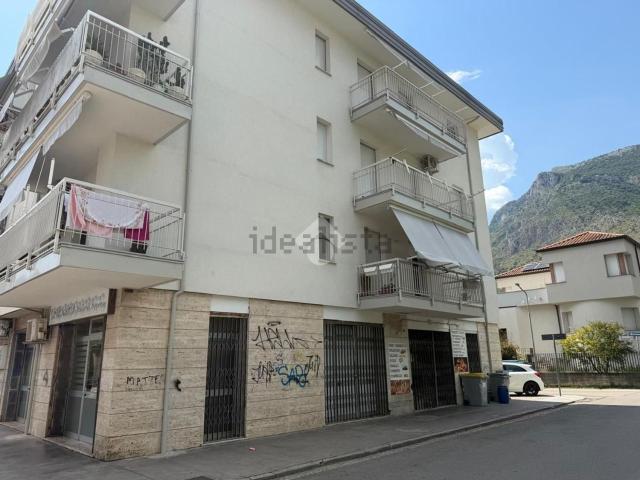 Locale Commerciale in affitto a Venafro, Molise