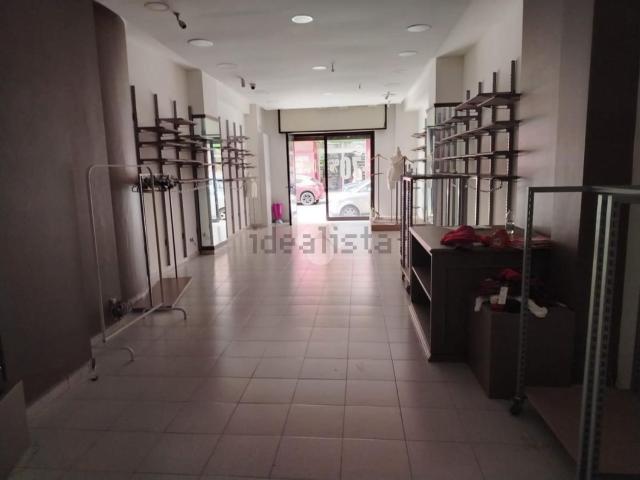 Locale Commerciale in affitto a Atripalda, Campania
