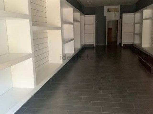 Locale Commerciale in affitto a Volla, Campania