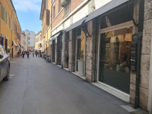 Locale Commerciale in affitto a Corso Nord, Ravenna