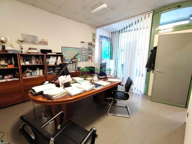 Locale Commerciale in affitto a Ragusa, Pianetti