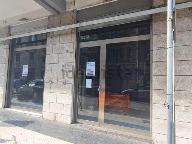 Locale Commerciale in affitto a IV Circoscrizione, Messina